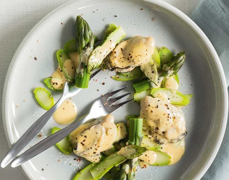 POACHED OYSTERS WITH ASPARAGUS