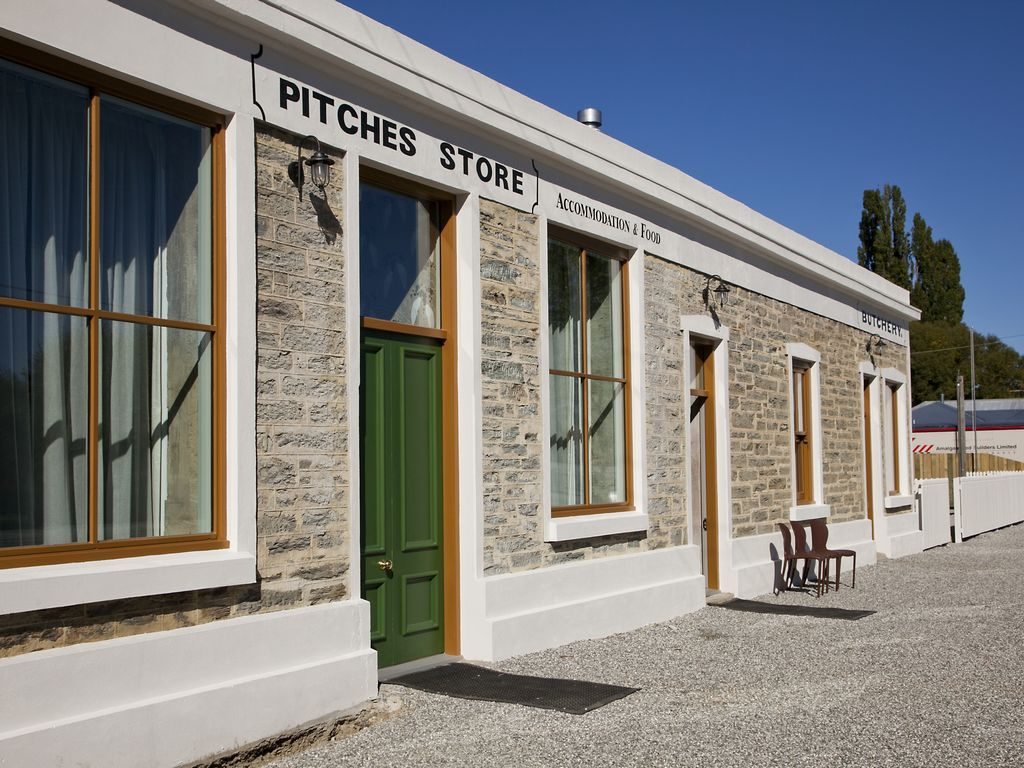 Pitches Store